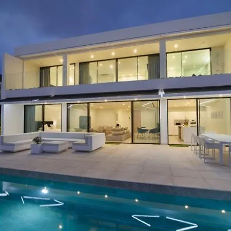 Aqualeo Вілла Адехе